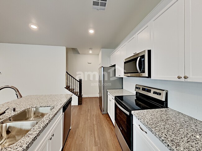 Photo - 4729 Tire Swing St