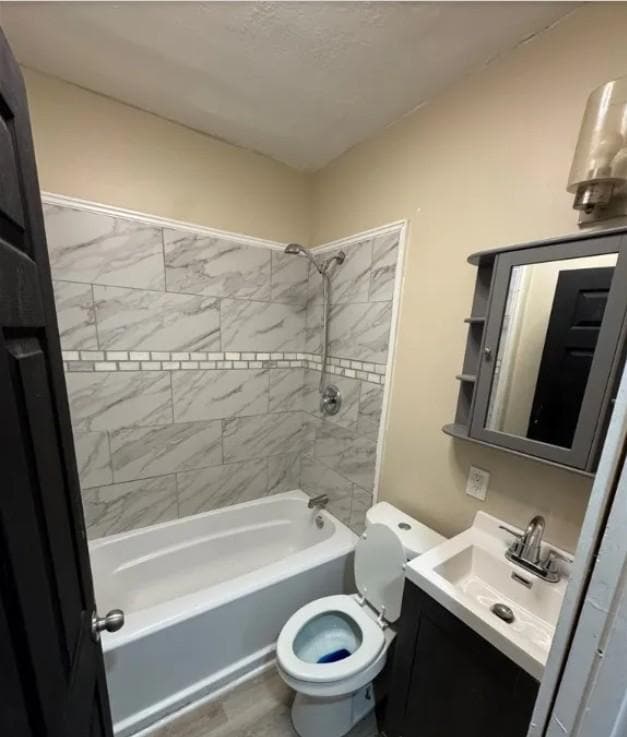 Photo - 14910 Kingsford Ave