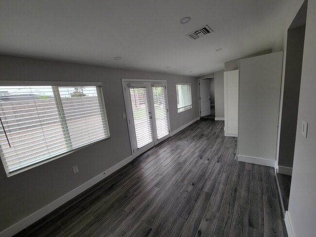 Photo - 535 W 15th St