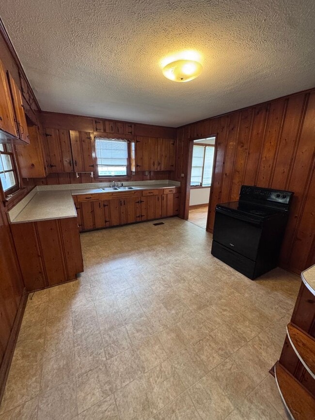 Photo - 916 Stewart St