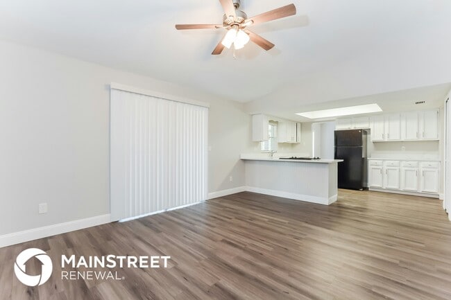Photo - 220 Odham Dr