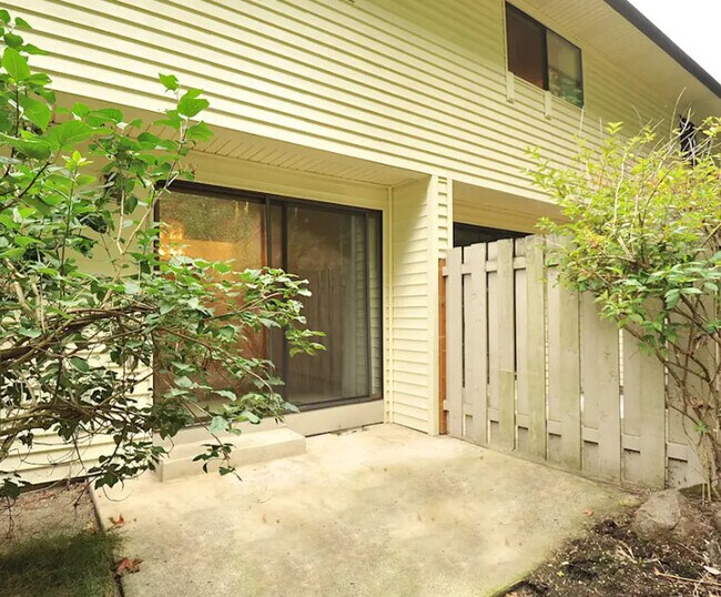 Photo - Los Verdes Townhomes