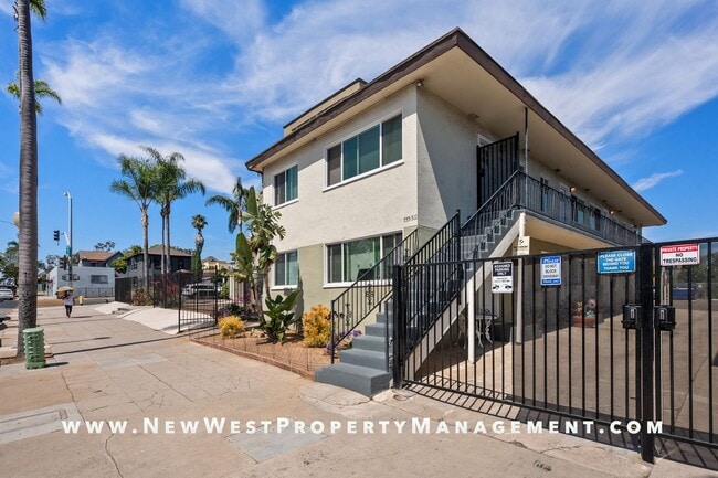 Building Photo - Upgraded top floor Sherman Heights 1-bedroom, available now! Unit 1/2