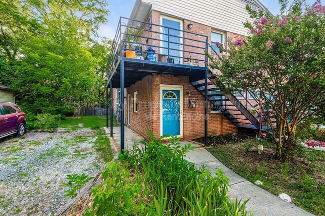 Building Photo - 1023 Berkeley St Unit A