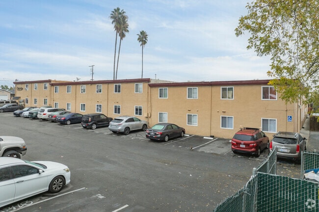 Alternate Exterior - Oakridge Apartments