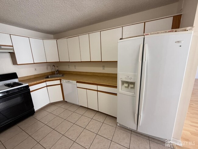 Photo - 207 Darwin Ln