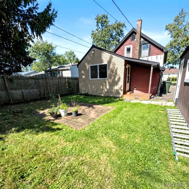 833 Revere Ave