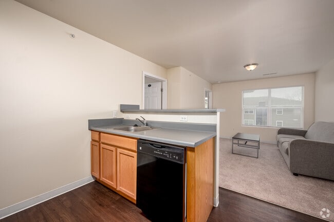 2BR, 2BA - 715SF - Kitchen