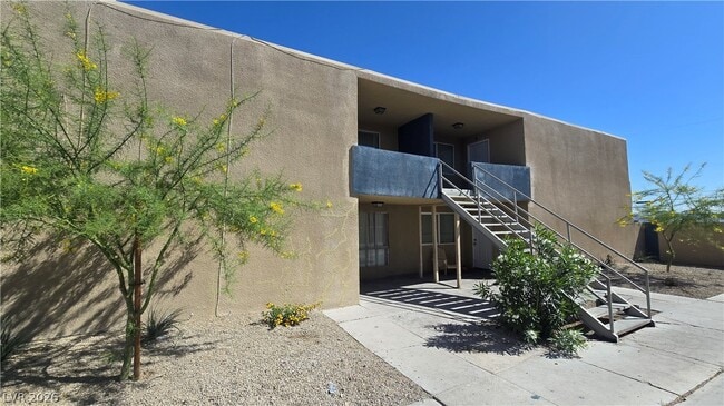 Building Photo - 716 N 11th St Unit 2