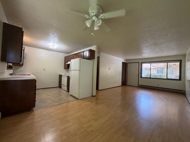 Building Photo - 1 Bed / 1 Bath Apartment in the Heart of Centralia Unit 219-A
