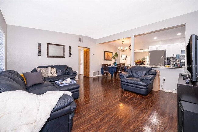 Photo - 117 E Lauren Ct