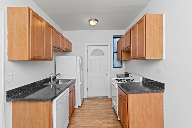 Building Photo - 3816 N Fremont St Unit 1W