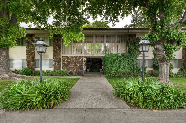 Building Photo - ReNew Arden Rental