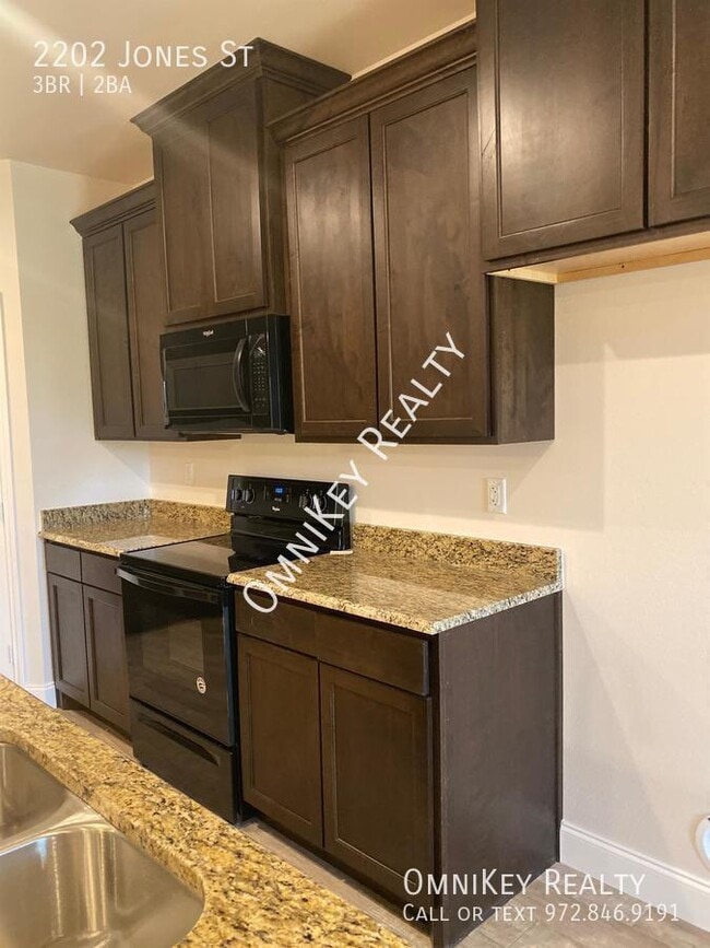 Photo - 2202 Jones St