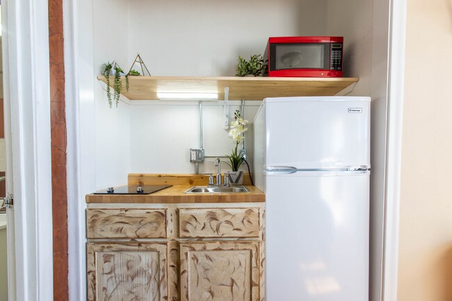 Photo - 210 E North St