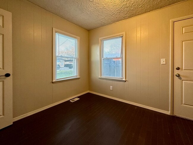 Photo - 1052 S Meridian Ave