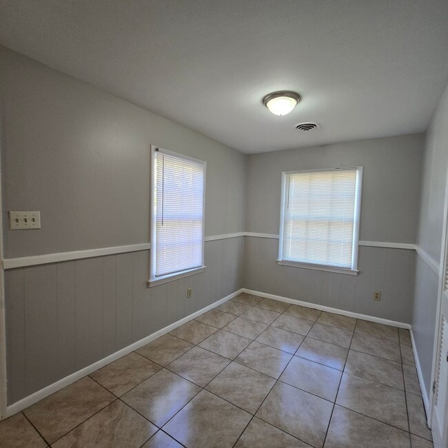 Photo - 344 E Shelby Dr