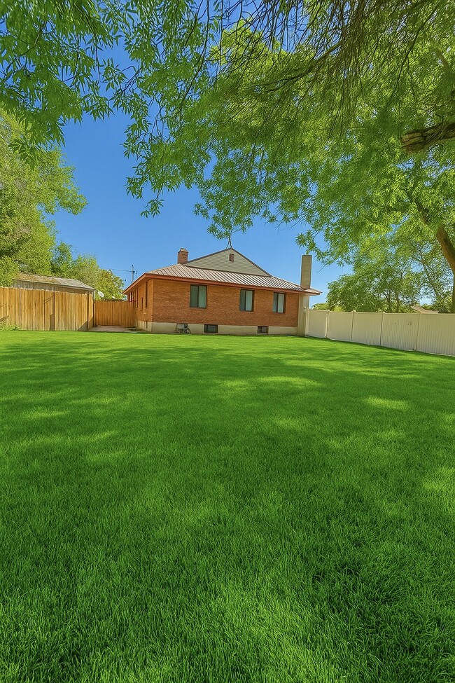 Photo - 690 Holbrook Drive