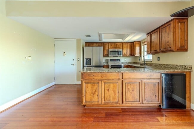Photo - 8804 Bay Pointe Dr Unit 204