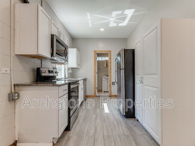 Photo - 2006 NW 26th St Unidad 1/2 B