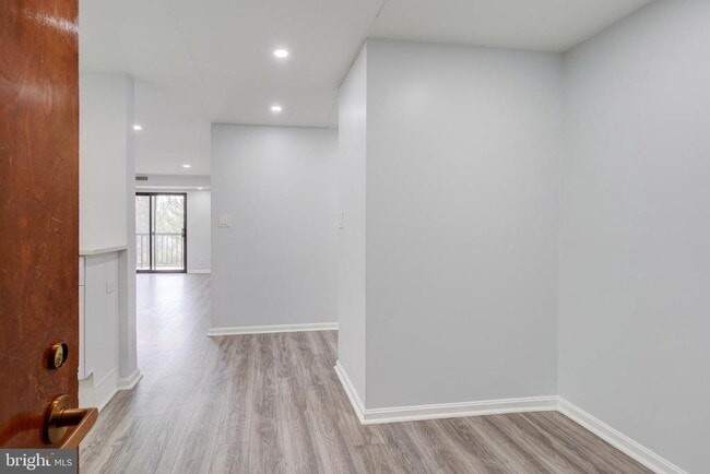 Photo - 3800 Powell Ln Unidad 808