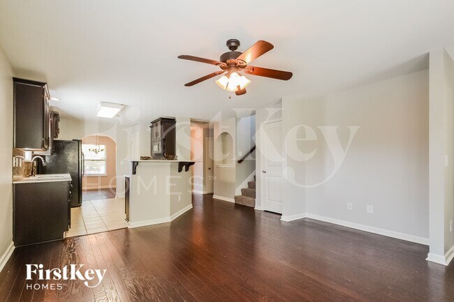 Photo - 465 W Park Dr