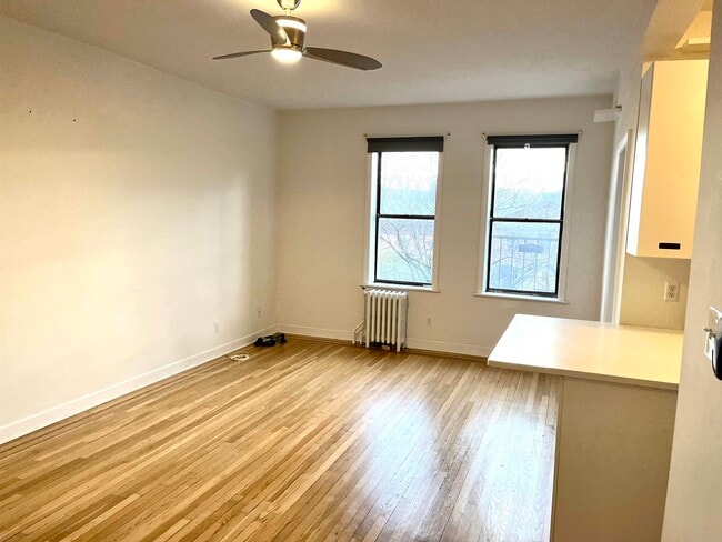 Building Photo - 821 Bergen Ave Unit D11