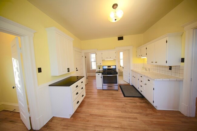 Building Photo - 1334 Monroe St NE Unit 2