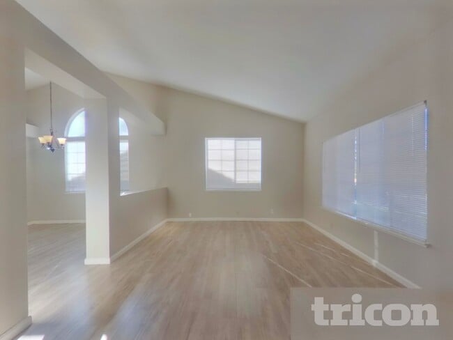 Photo - 796 Derry Cir