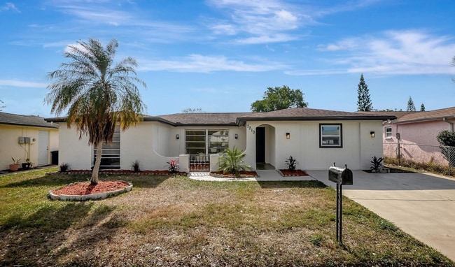 Building Photo - 4 Bedroom in Port Richey - WITH POOL