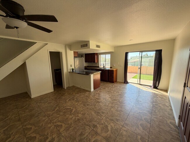 Photo - 801 E North Ln
