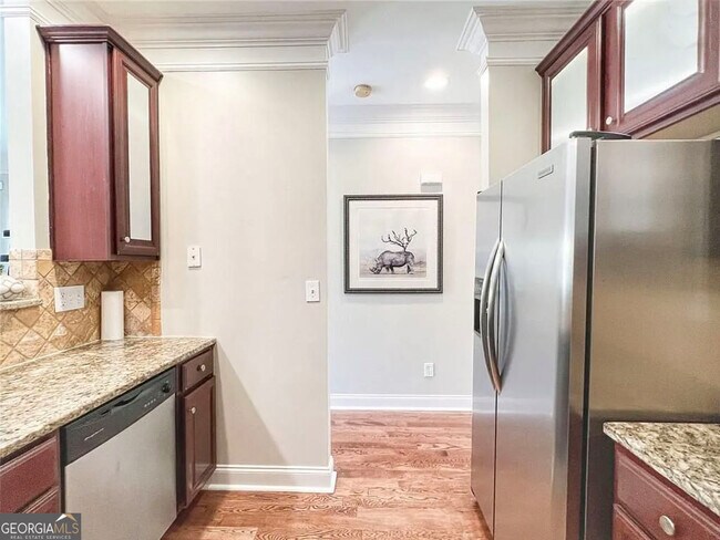 Photo - 634 Irwin St NE