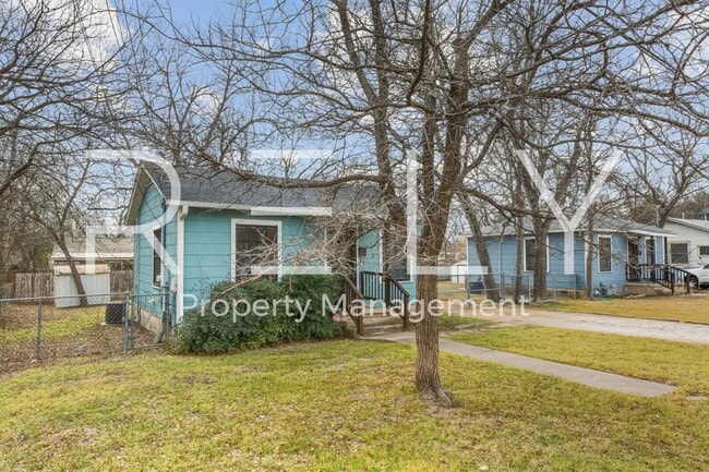 Photo - 933 E 56th St