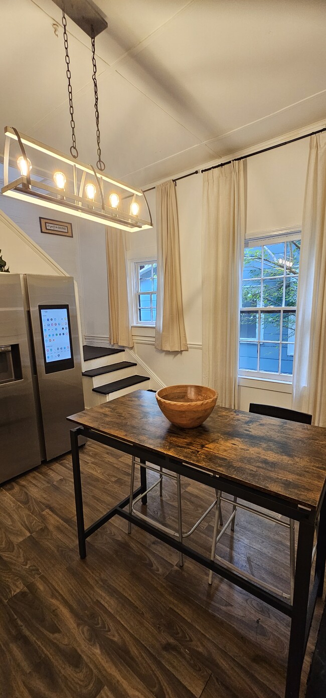 Photo - 607 Gaskill St SE Unit B