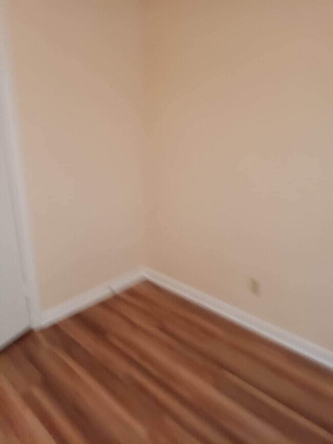 Building Photo - Convenient Cedar Hills Living Near Shopping & Major Roads