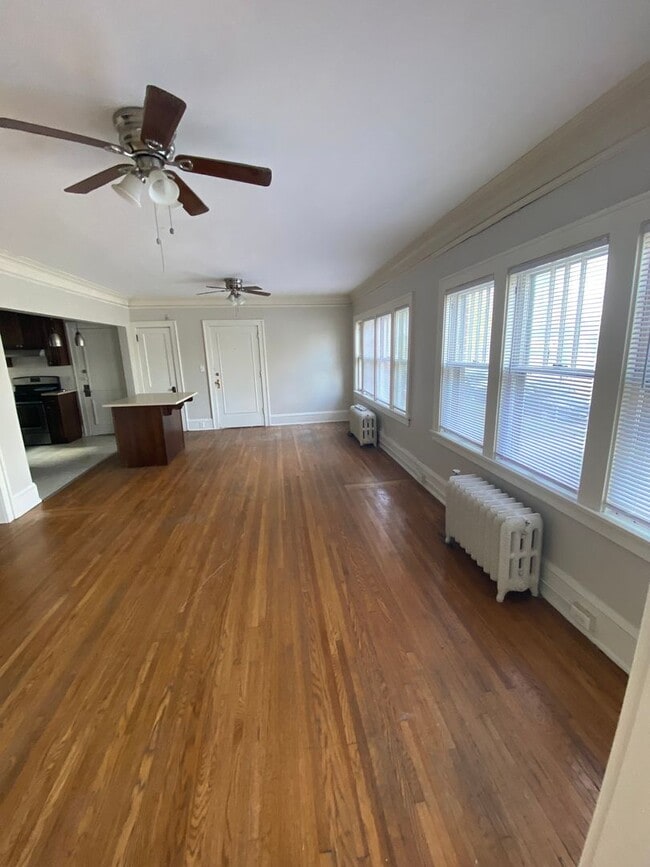 Building Photo - 705 W 31st St Unit 1