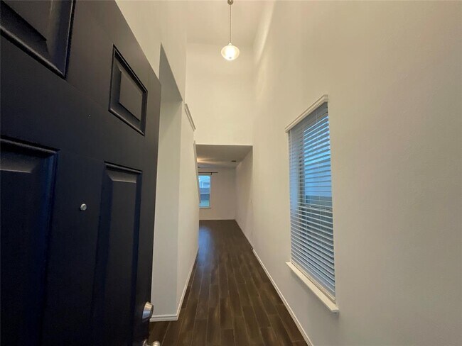 Photo - 128 Banyon Dr