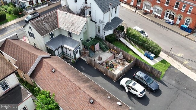 Photo - 135 N Main St