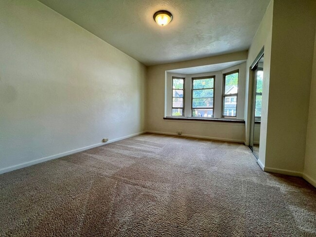 Photo - Gorgeous Two Bedroom Townhouse in Squirrel Hill! Washer & Dryer Provided, Central A/C & More!