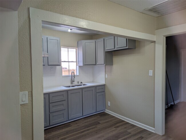 Photo - 7116 Avenue F