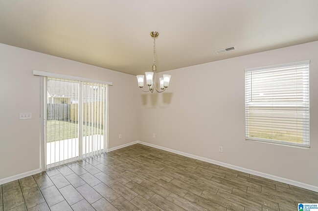 Photo - 855 Hawthorn Ln