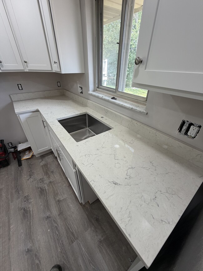 New kitchen quartz countertops - 421 Wyndhurst Dr