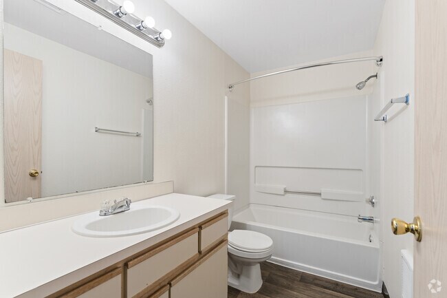 1BR, 1BA - 700SF - Bathroom