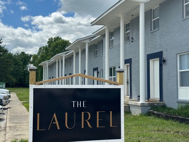 Building Photo - 453 S Laurel Rd Unit 3 Bedroom Rental