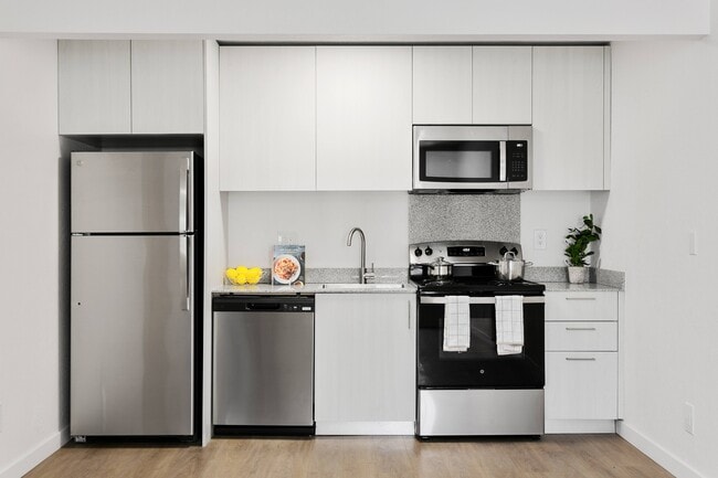 Building Photo - The Hamptons