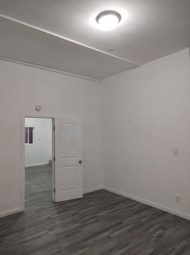 Photo - 307 E 81st St Unit 307 1/4