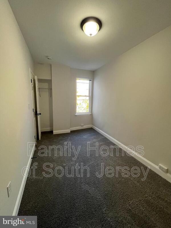 Photo - 3205 Latona St
