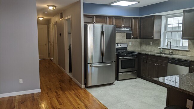Hallway/Kitchen - 149 Bellair Pl Unit 2