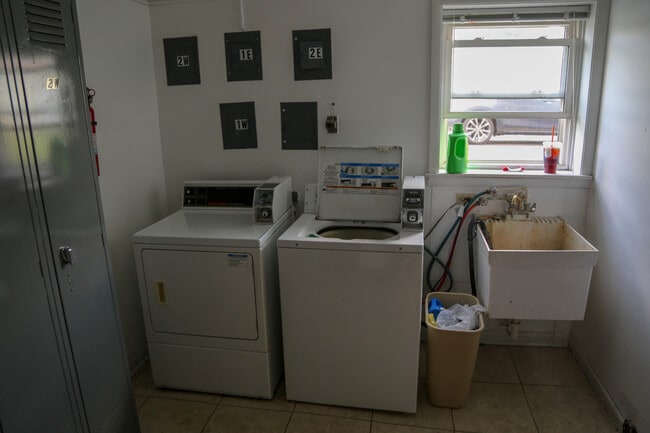 Photo - 641 Pasadena Ave Unidad 2W