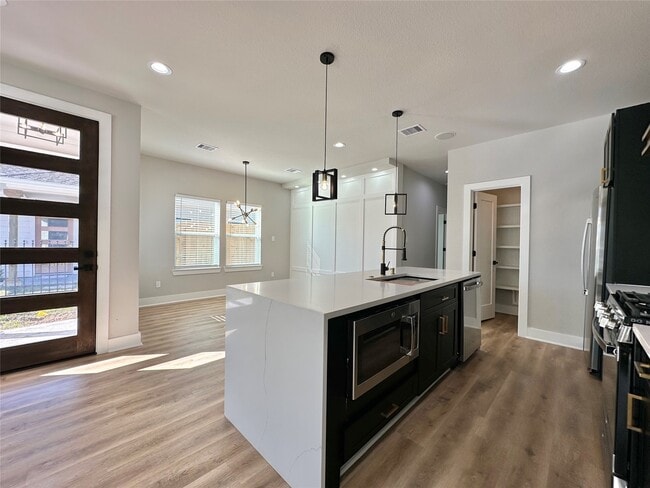 Photo - 2444 Carmel St